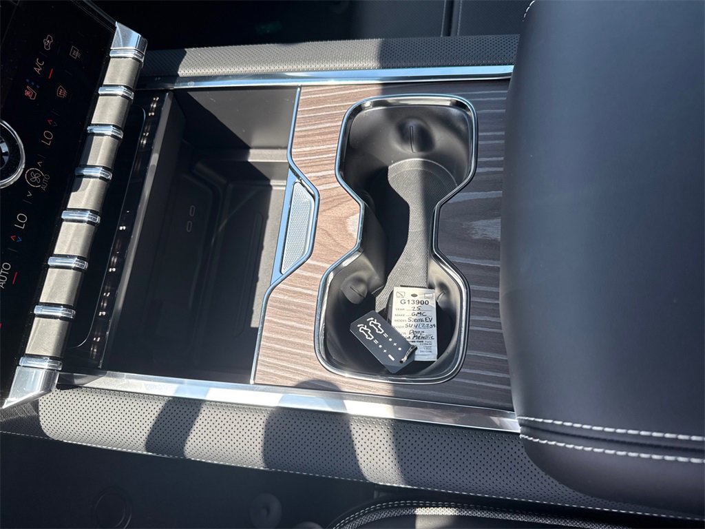 2025 GMC SIERRA - Image 25