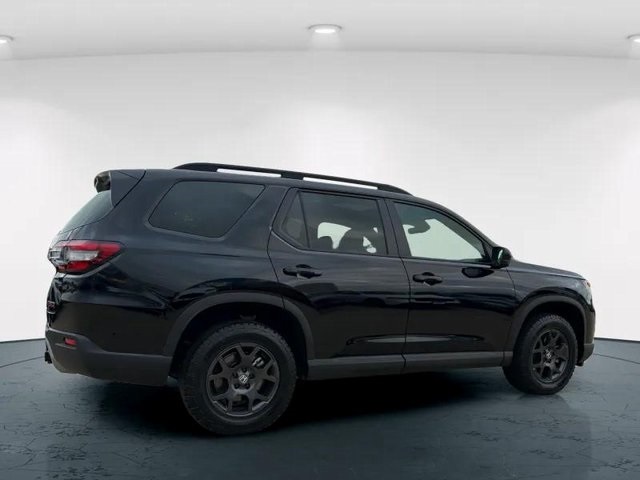 2025 Honda Pilot TrailSport photo 3