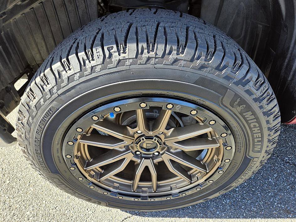2019 Nissan Titan SV photo 13