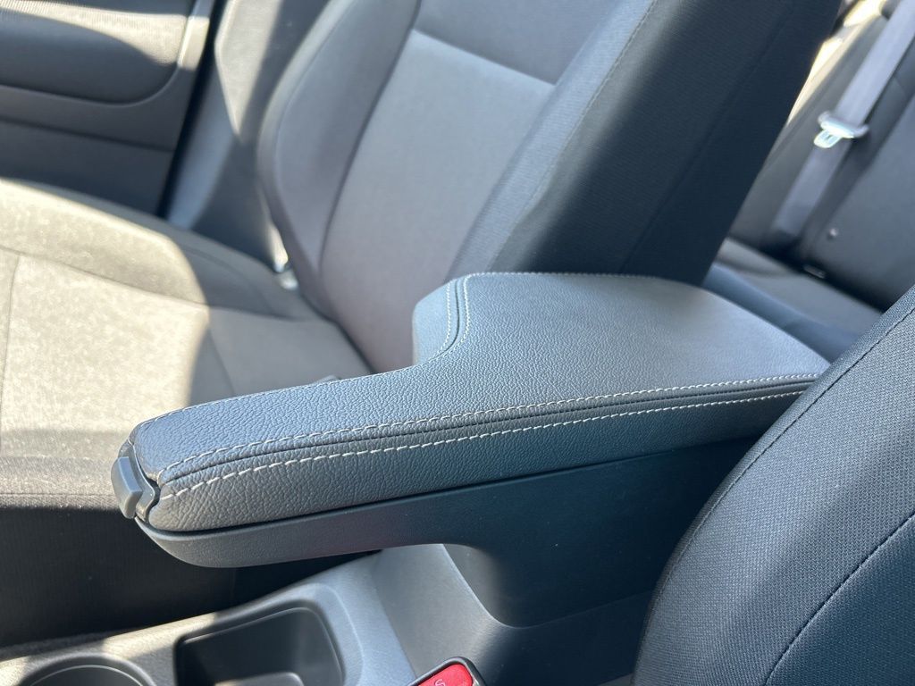 2025 Nissan Kicks Play S photo 24