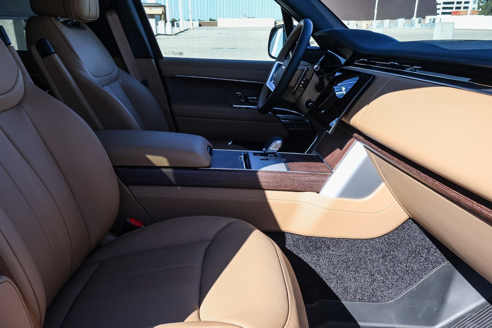 2025 Land Rover Range Rover SE photo 12