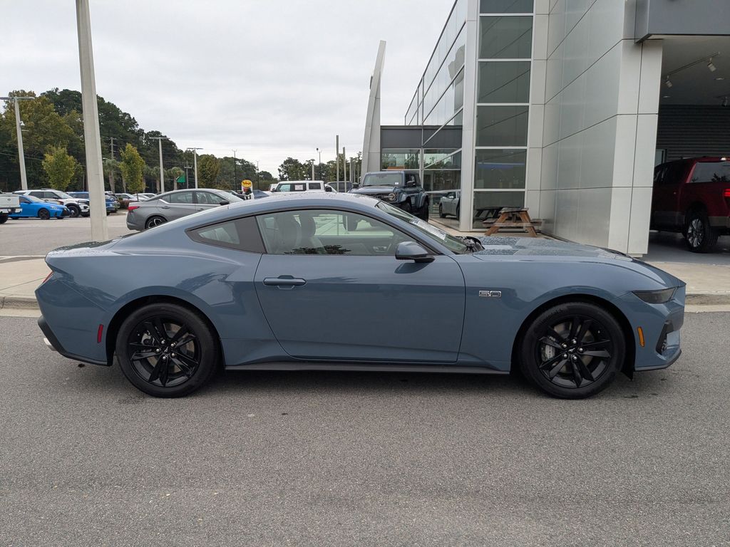2025 Ford Mustang GT photo 4