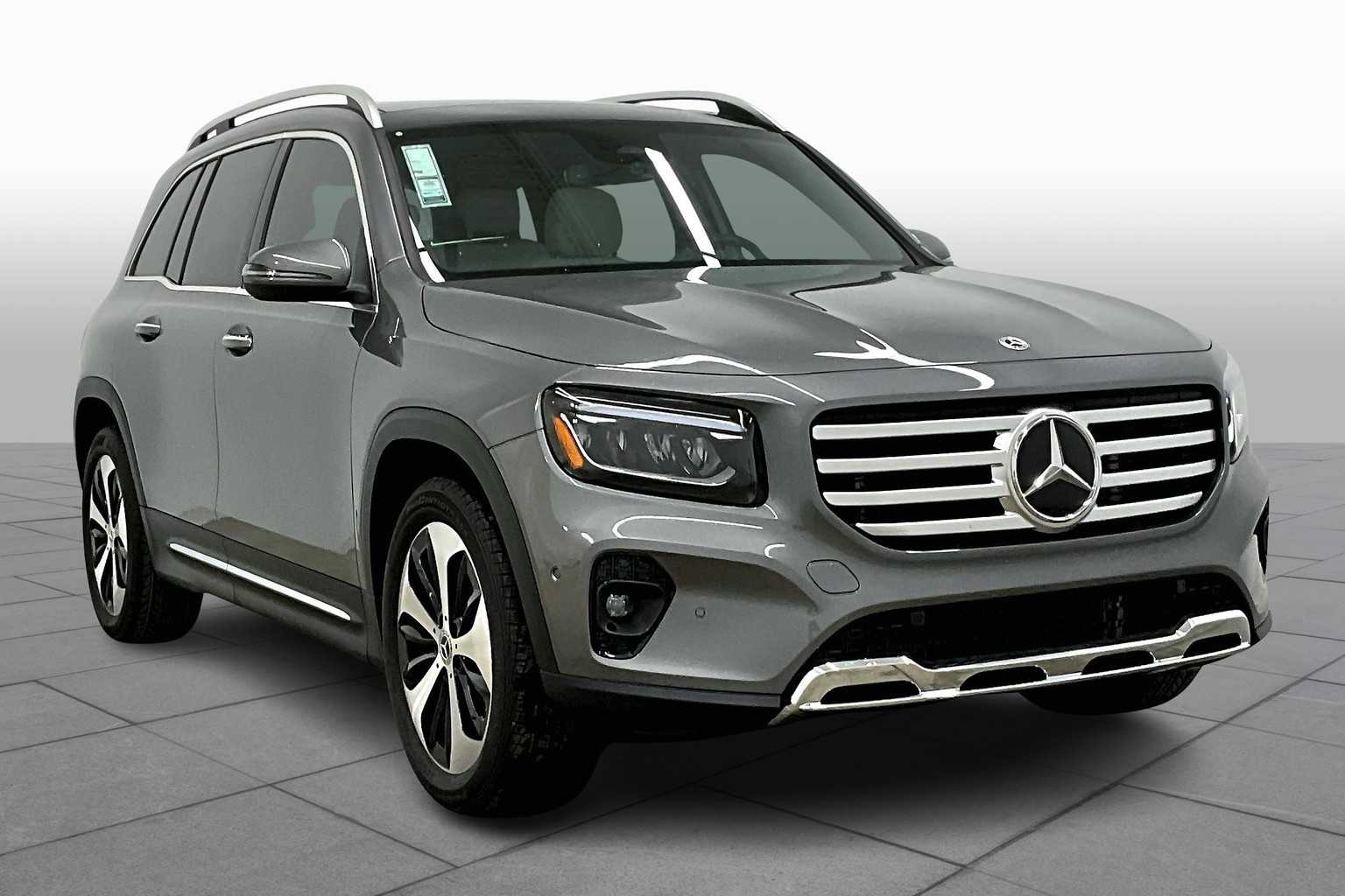 2025 Mercedes Benz GLB 250 photo 2