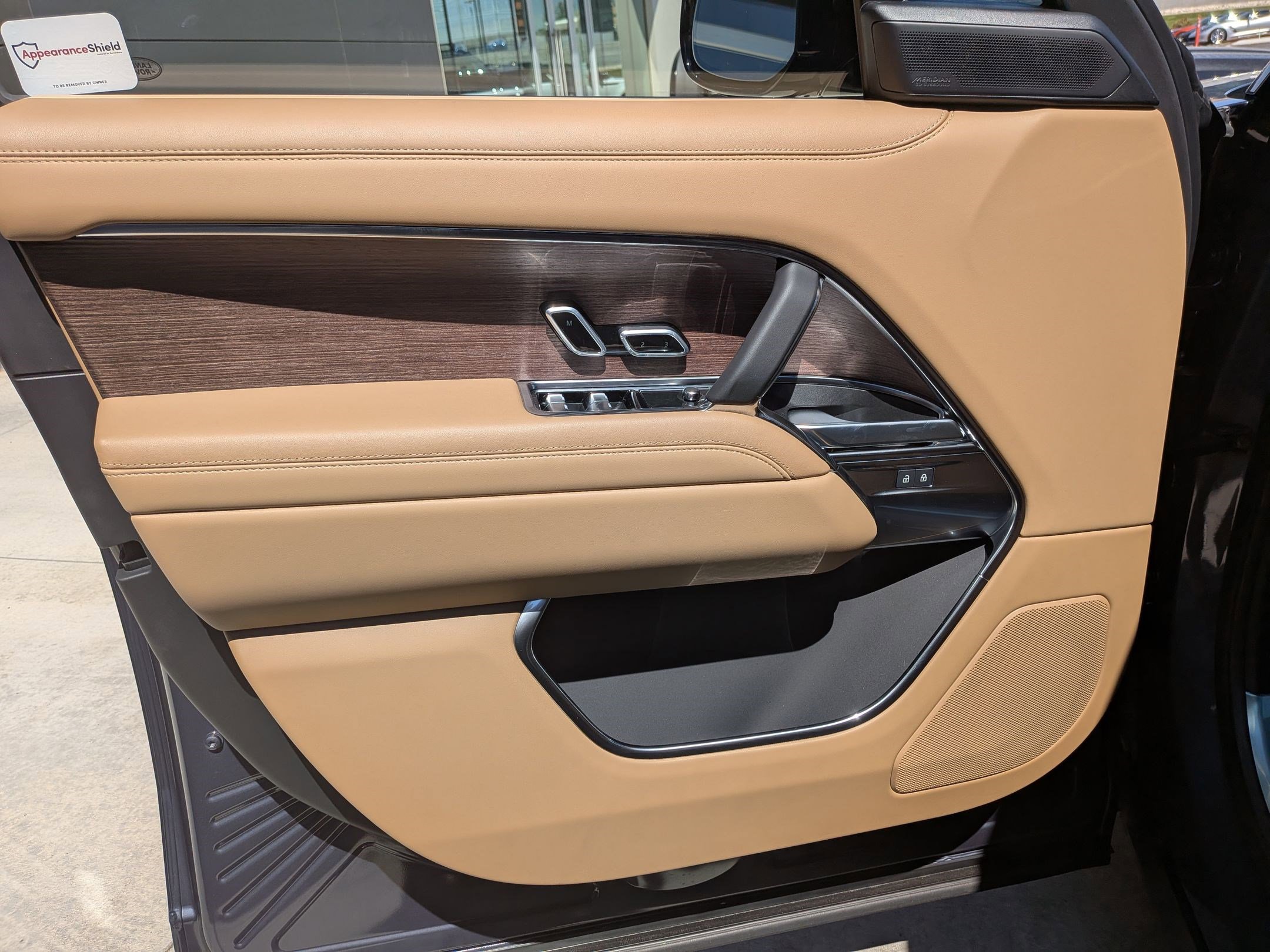 2025 Land Rover Range Rover SE photo 12