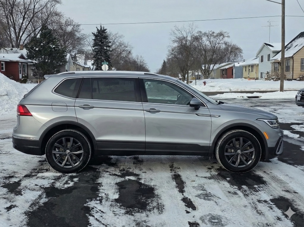 2022 Volkswagen Tiguan SE photo 2