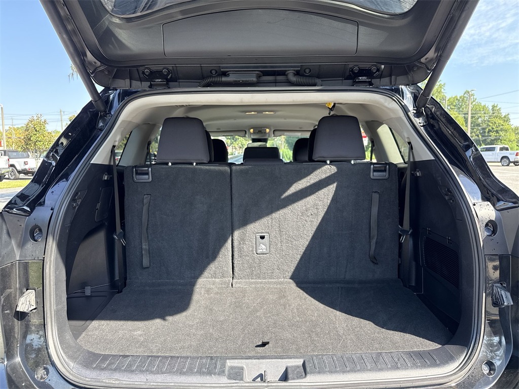 2024 Toyota Highlander LE photo 26