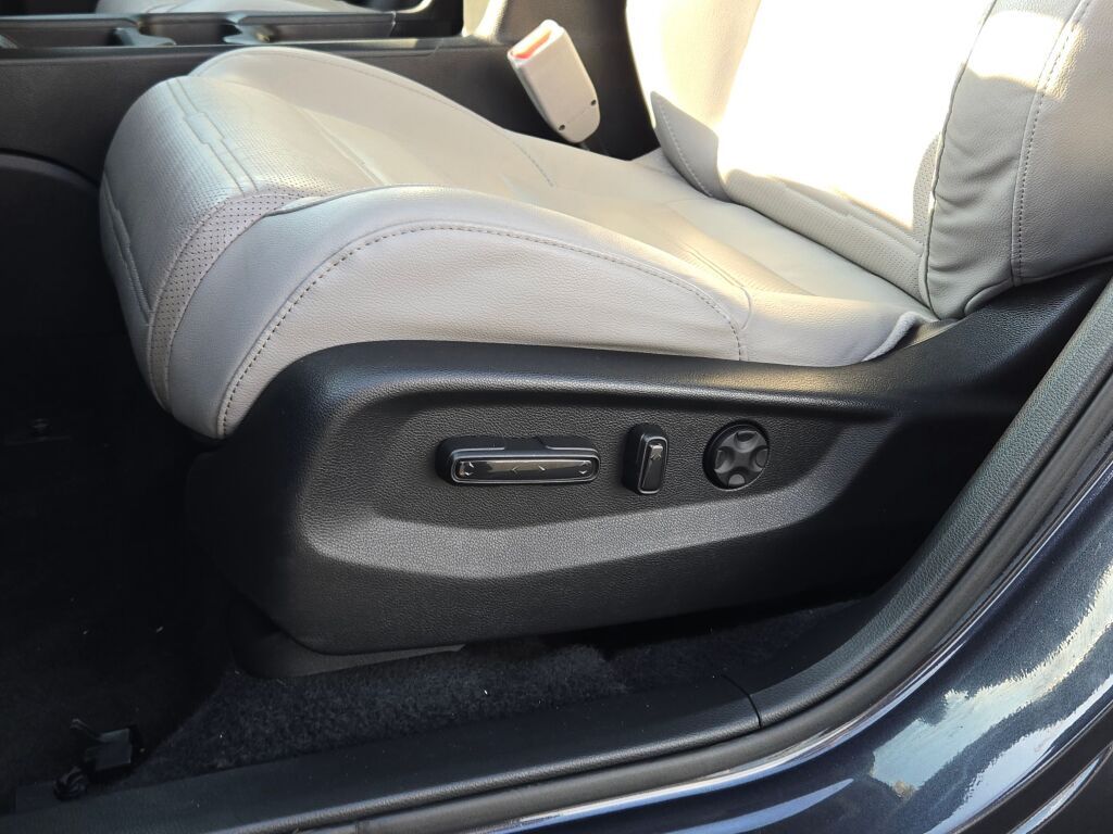 2019 Honda CR-V Touring photo 20