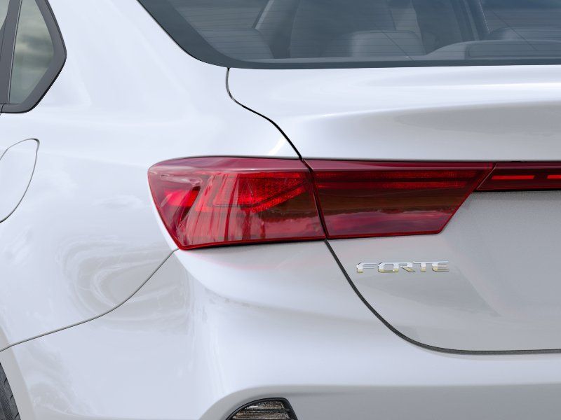 2024 Kia Forte LXS photo 4
