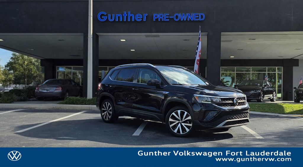 2022 Volkswagen Taos SE's photo