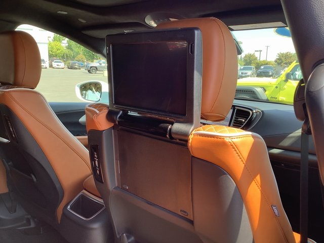 2024 Chrysler Pacifica Pinnacle photo 35