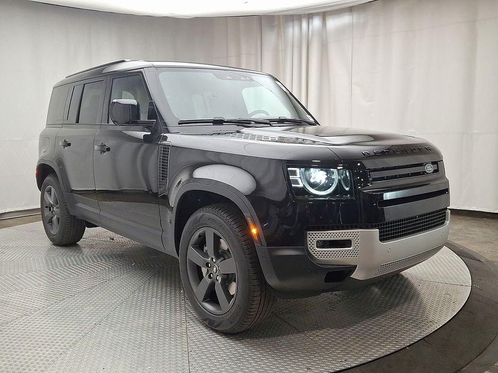 2025 Land Rover Defender 110 S photo 2
