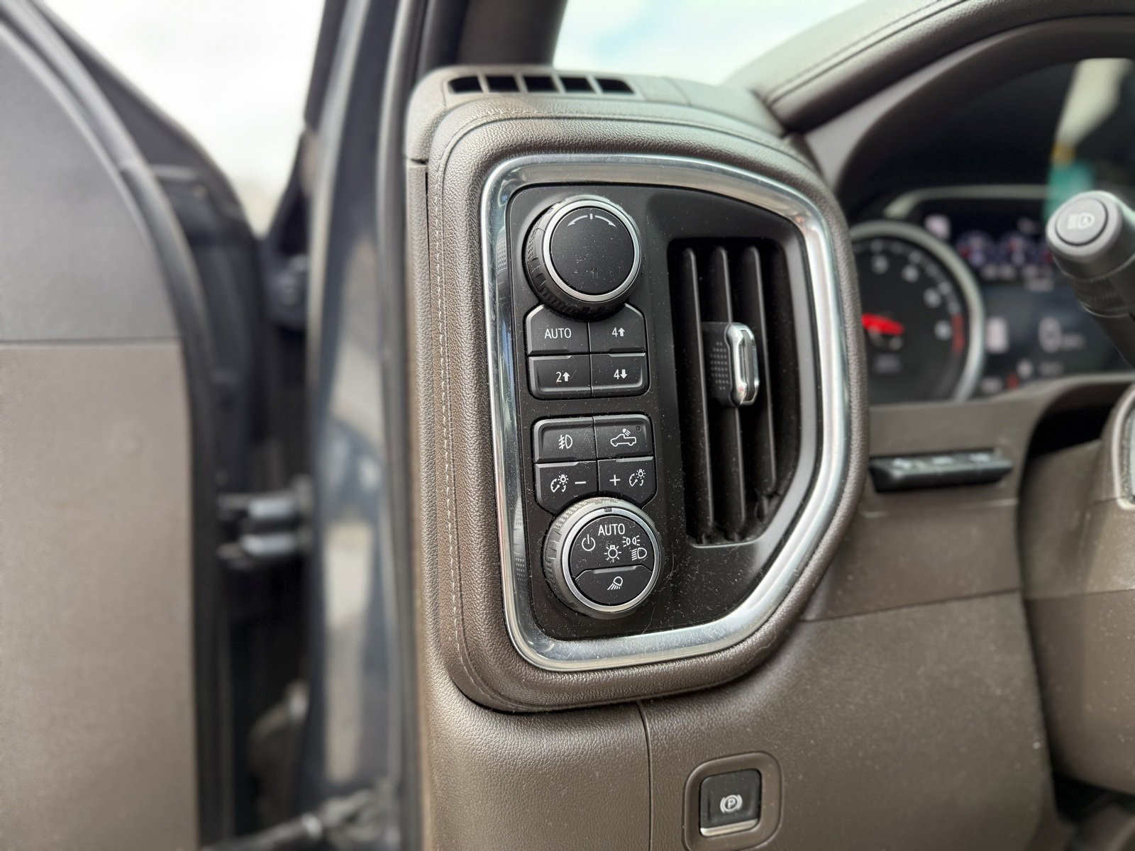 2019 Chevrolet Silverado 1500 LTZ photo 12