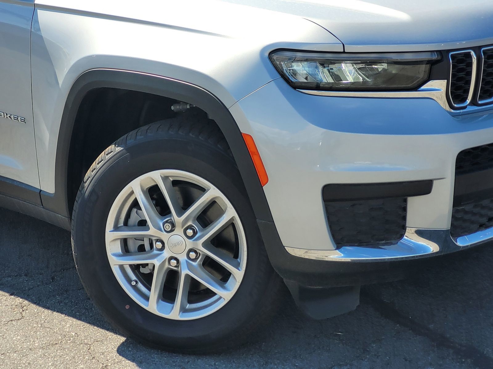 2025 Jeep Grand Cherokee Laredo X photo 6