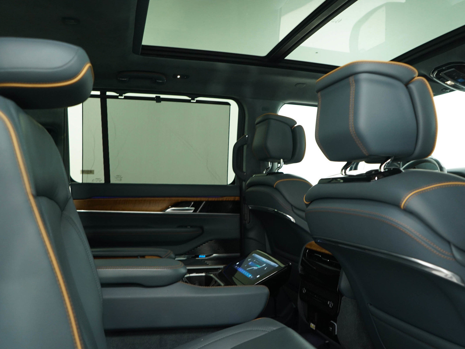 2022 Jeep Grand Wagoneer II photo 4