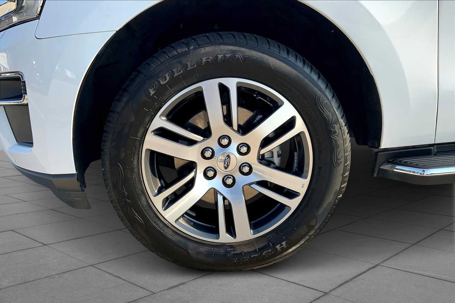 2023 Ford Expedition MAX Limited photo 9