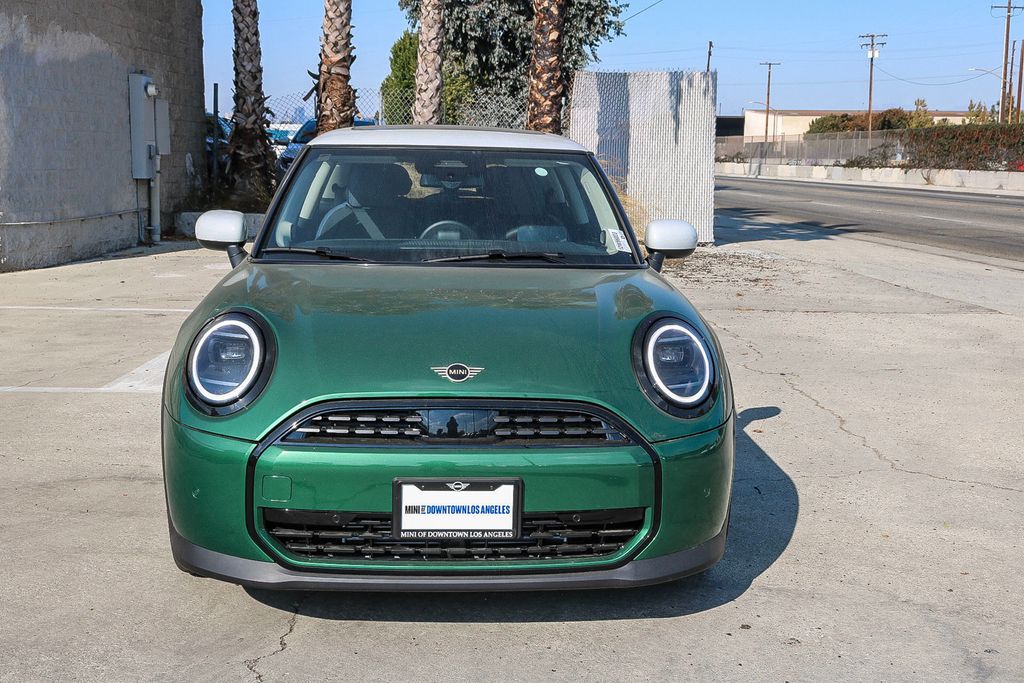 2025 Mini Cooper Hardtop 2 Door Signature photo 2
