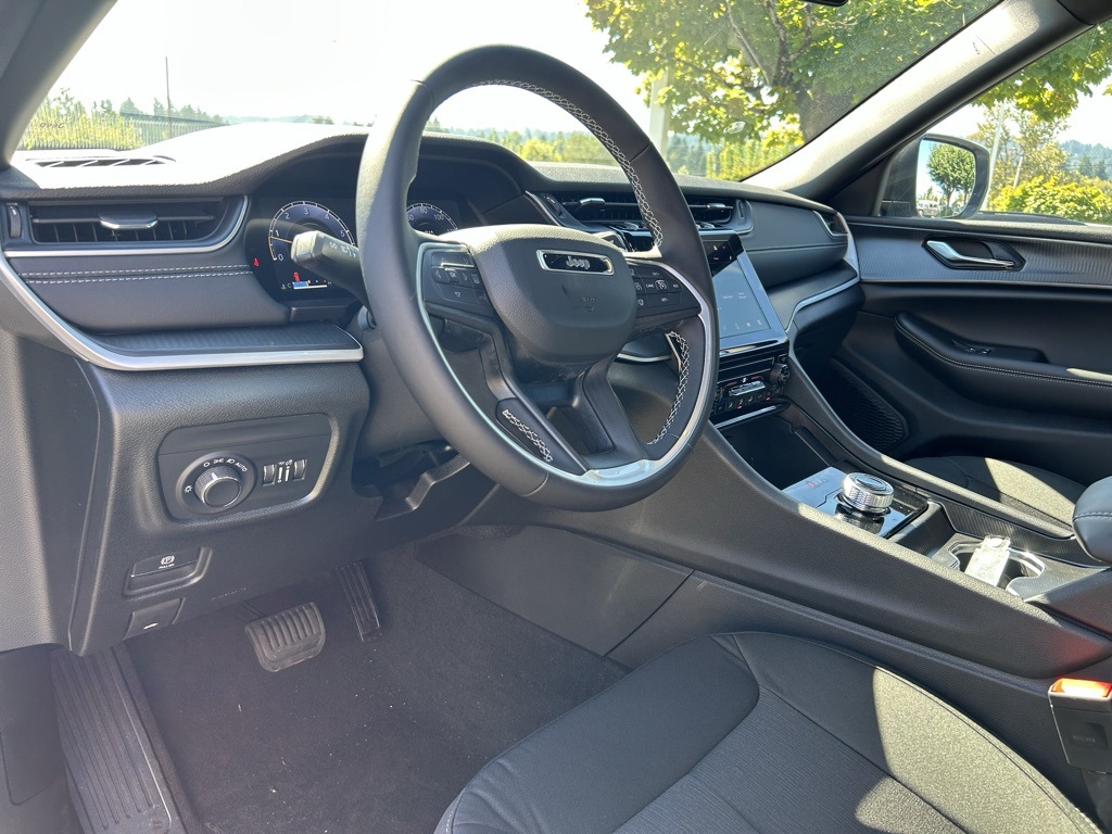 2025 Jeep Grand Cherokee Laredo X photo 12