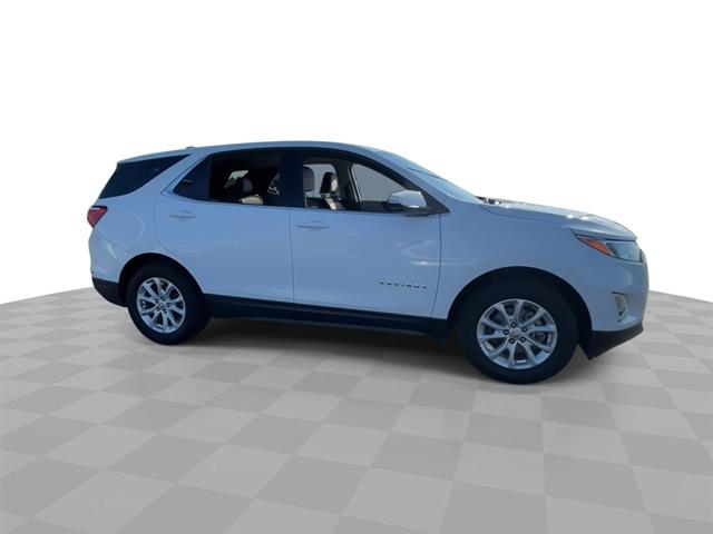 2018 Chevrolet Equinox LT photo 3