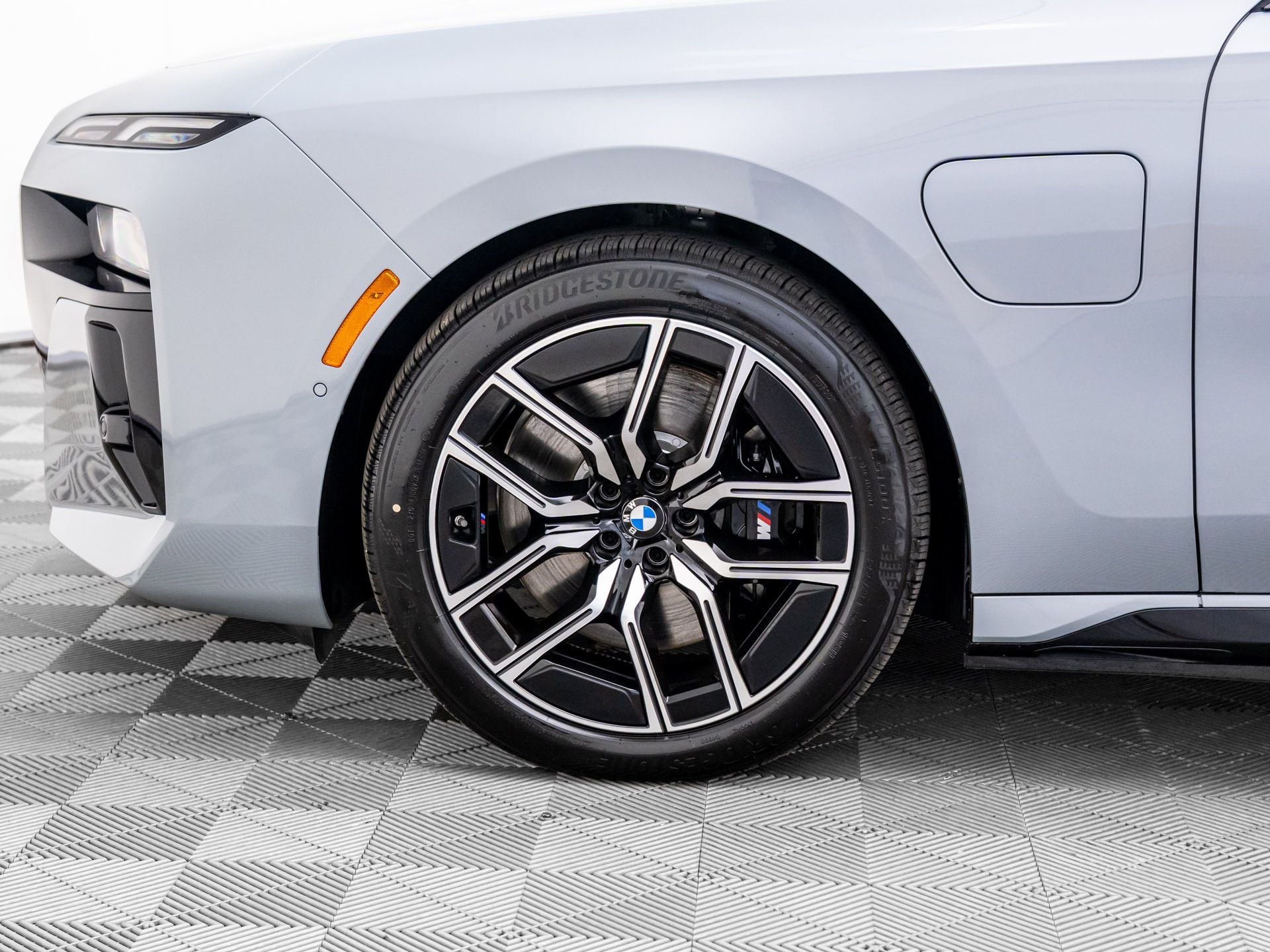 New 2025 Brooklyn Grey Metallic BMW 750e xDrive image 36