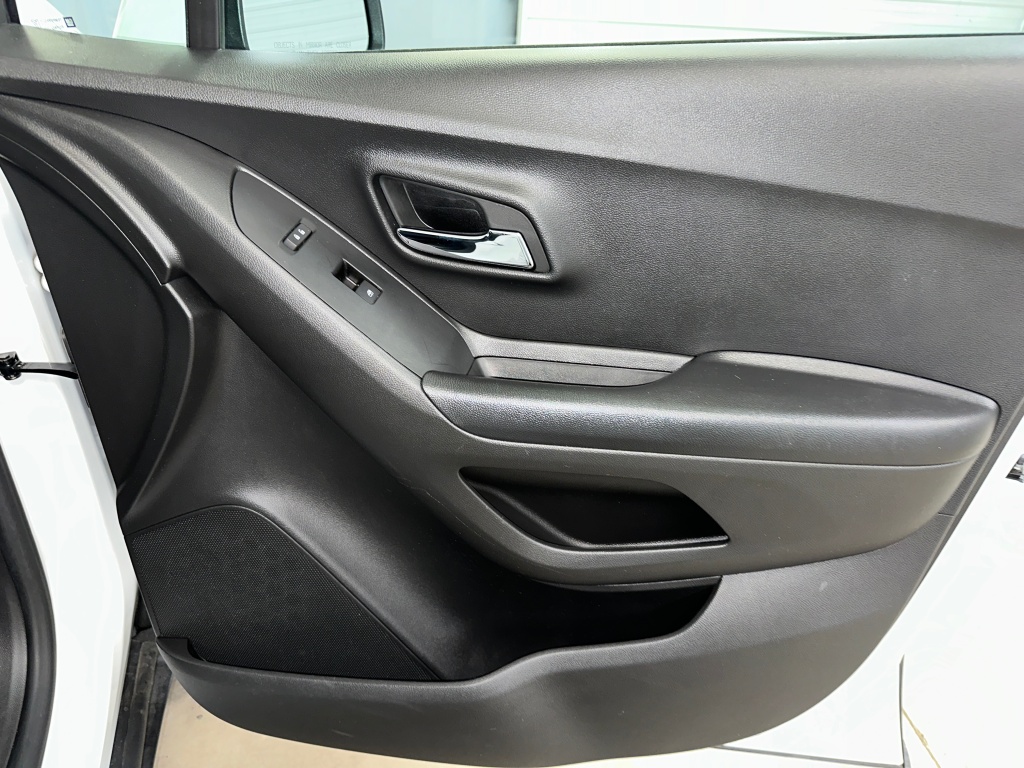 2022 Chevrolet Trax LT photo 21