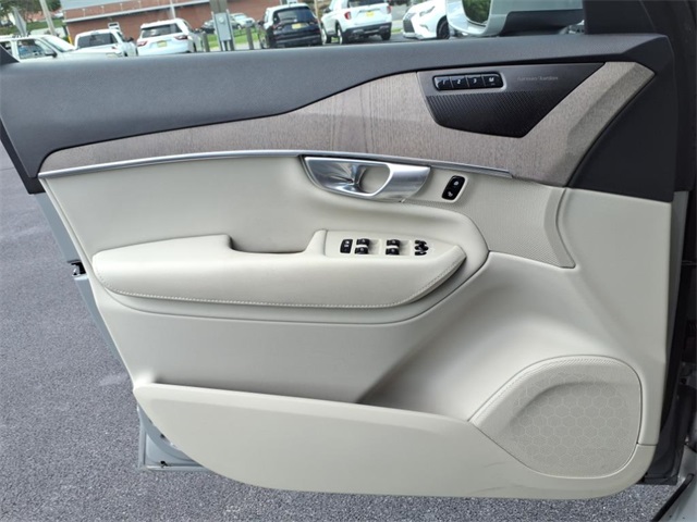 2024 Volvo XC90 Plus photo 25