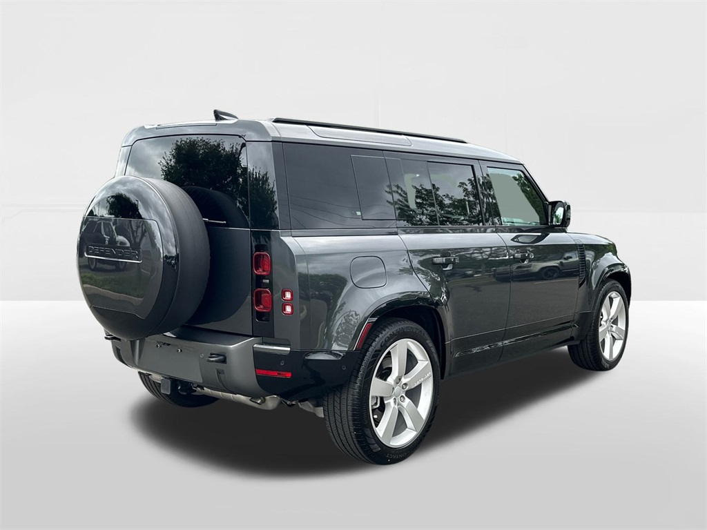 2025 Land Rover Defender 110 X-Dynamic SE photo 4