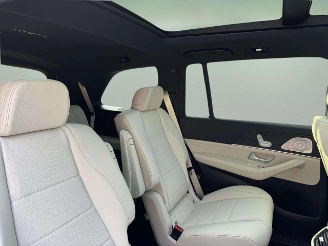 2025 Mercedes Benz GLS 450 4MATIC photo 15