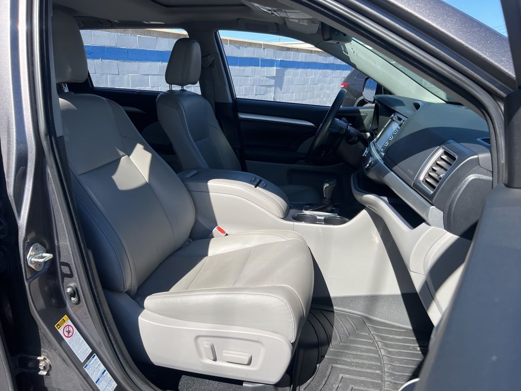 2018 Toyota Highlander XLE photo 24