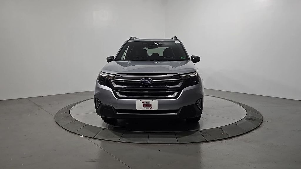 2025 Subaru Forester Premium photo 4