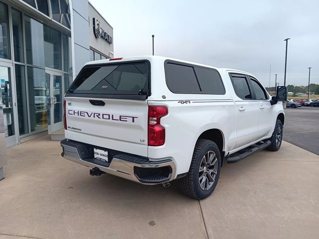 2023 Chevrolet Silverado LT photo 4