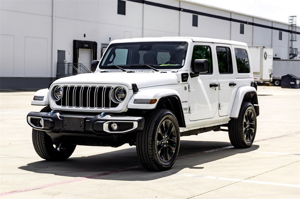 2024 Jeep Wrangler Sahara 4xe photo 9