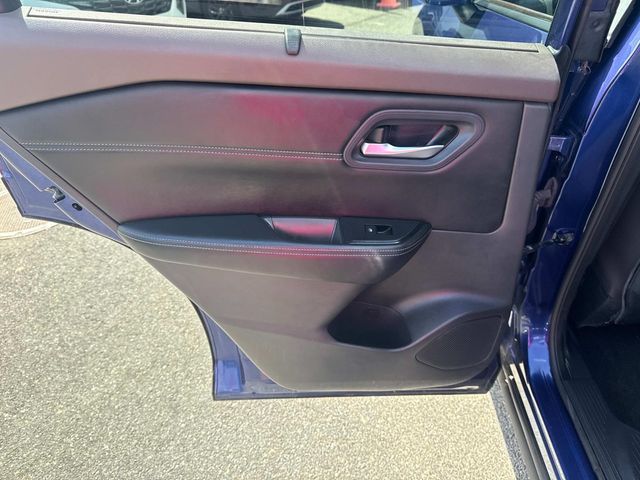 2023 Nissan Rogue SV photo 10