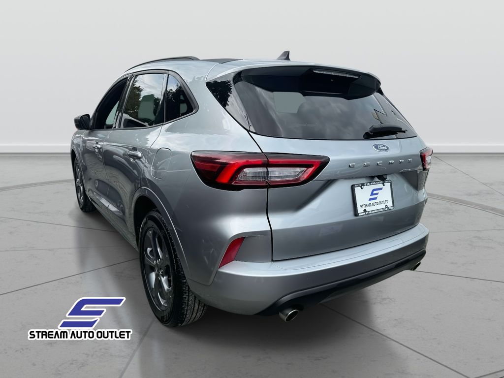 2024 Ford Escape ST-Line photo 4