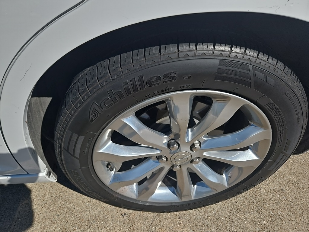 2019 Chrysler 300 Limited photo 2
