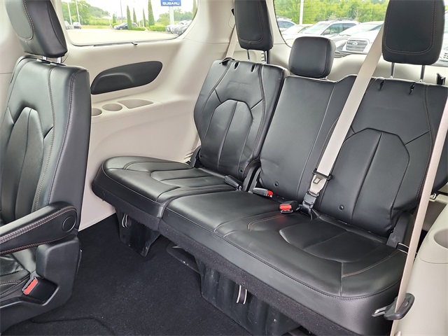 2020 Chrysler Pacifica Touring L photo 13