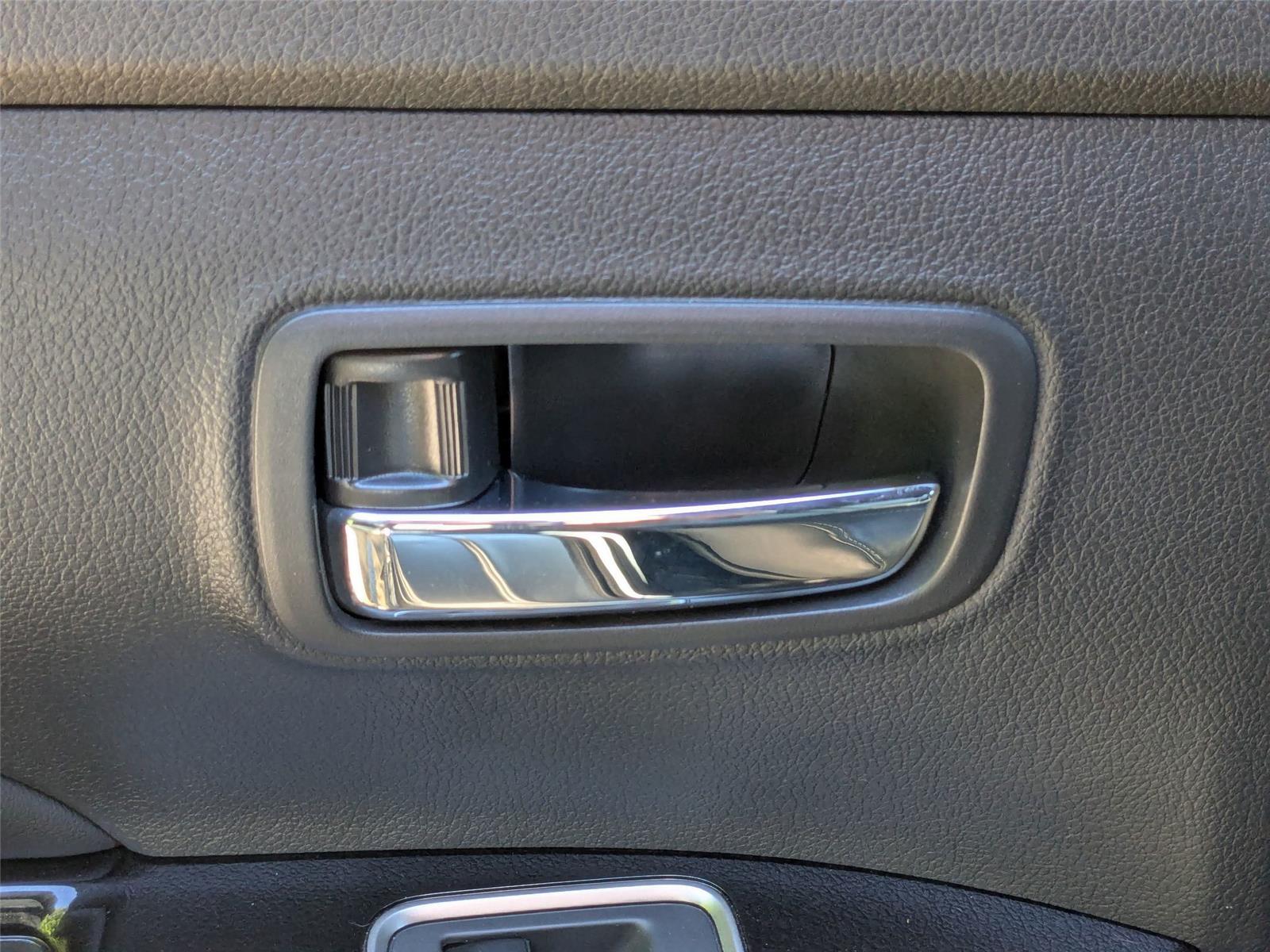 2020 Mitsubishi Outlander PHEV SEL photo 26