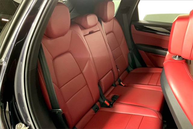 2022 Porsche Cayenne Platinum Edition photo 22