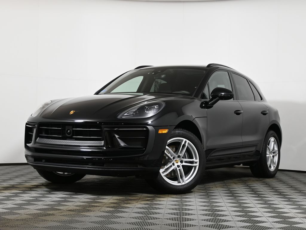 2025 Porsche Macan's photo