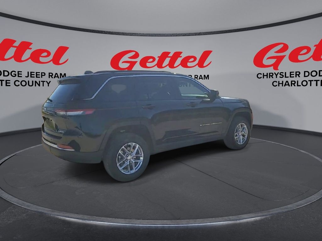 2025 Jeep Grand Cherokee Laredo X photo 3