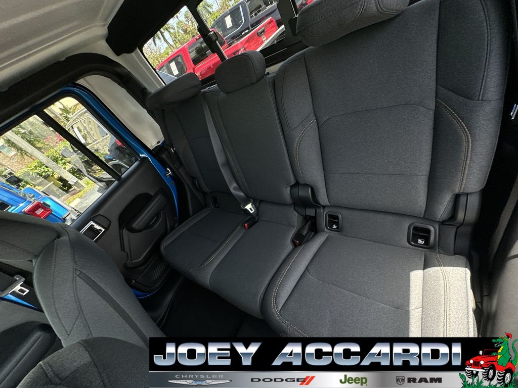 2025 Jeep Gladiator Willys photo 21