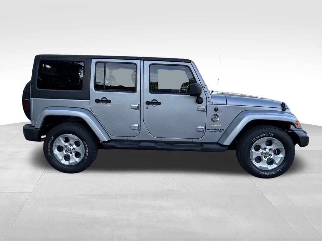 2013 Jeep Wrangler Unlimited Sahara photo 6