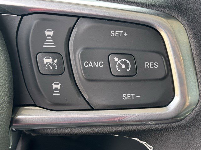 2025 Jeep Wrangler Sahara photo 12