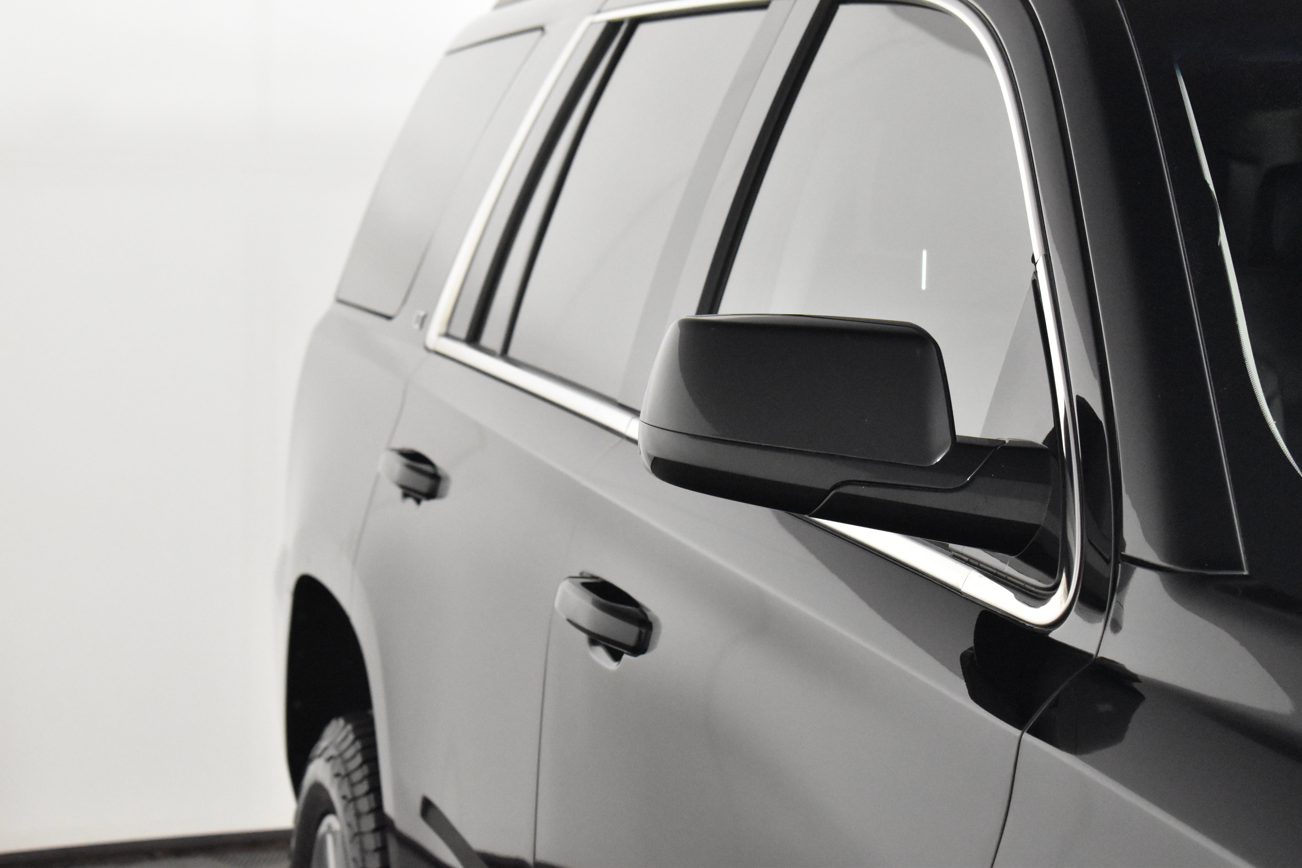 2018 Chevrolet Tahoe LT photo 3