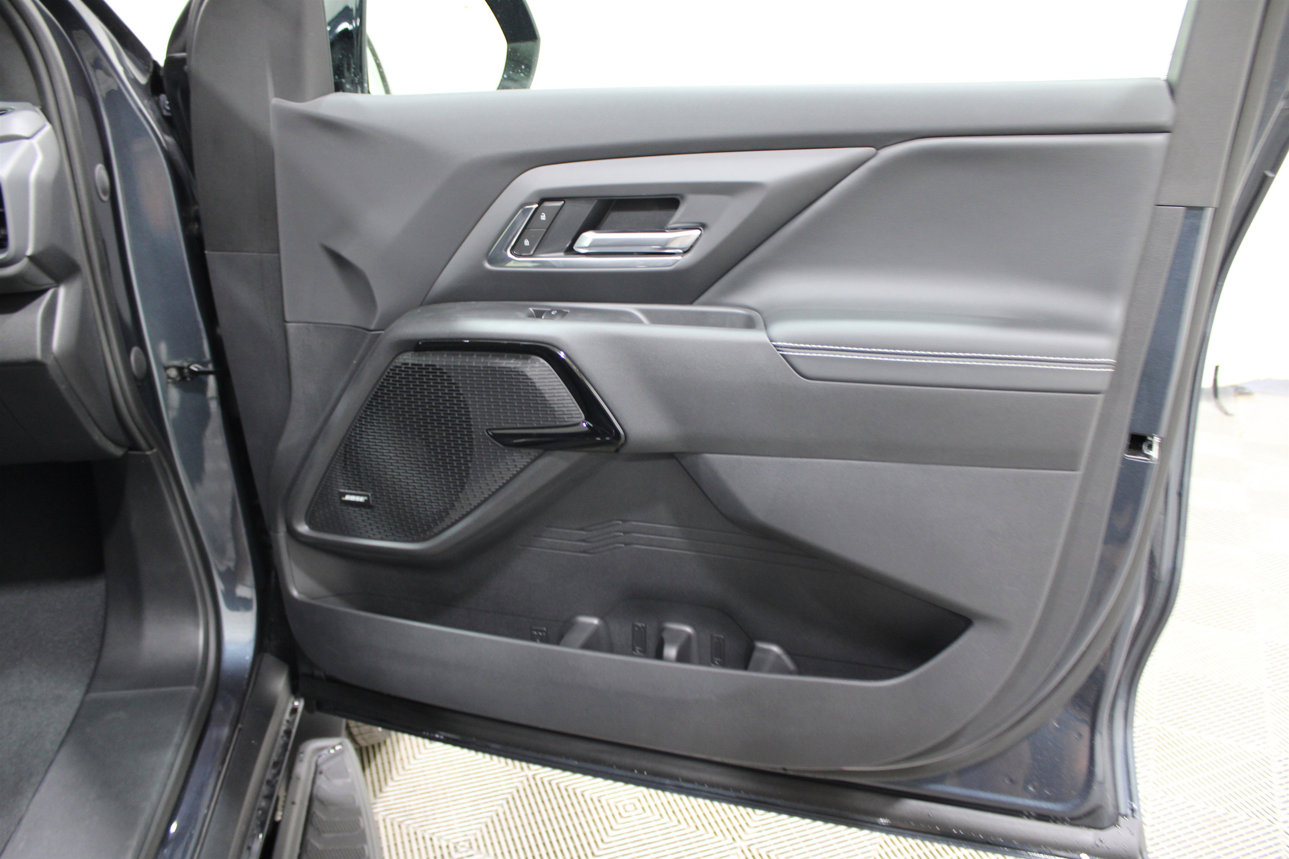 2025 Chevrolet Silverado EV LT photo 8