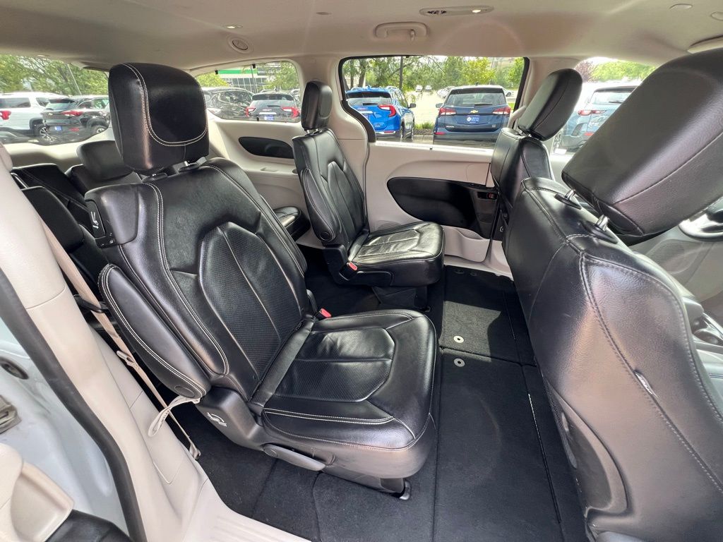 2022 Chrysler Pacifica Touring L photo 20
