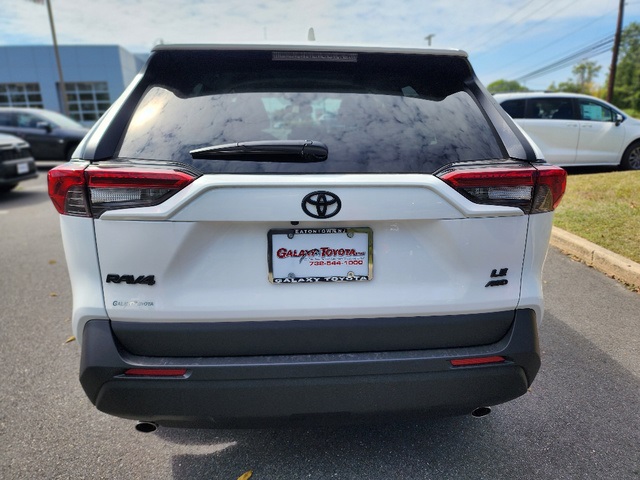 2025 Toyota RAV4 LE photo 5