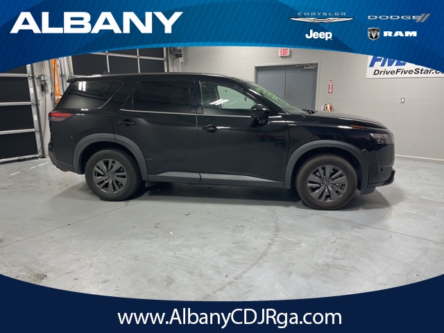 2023 Nissan Pathfinder S's photo