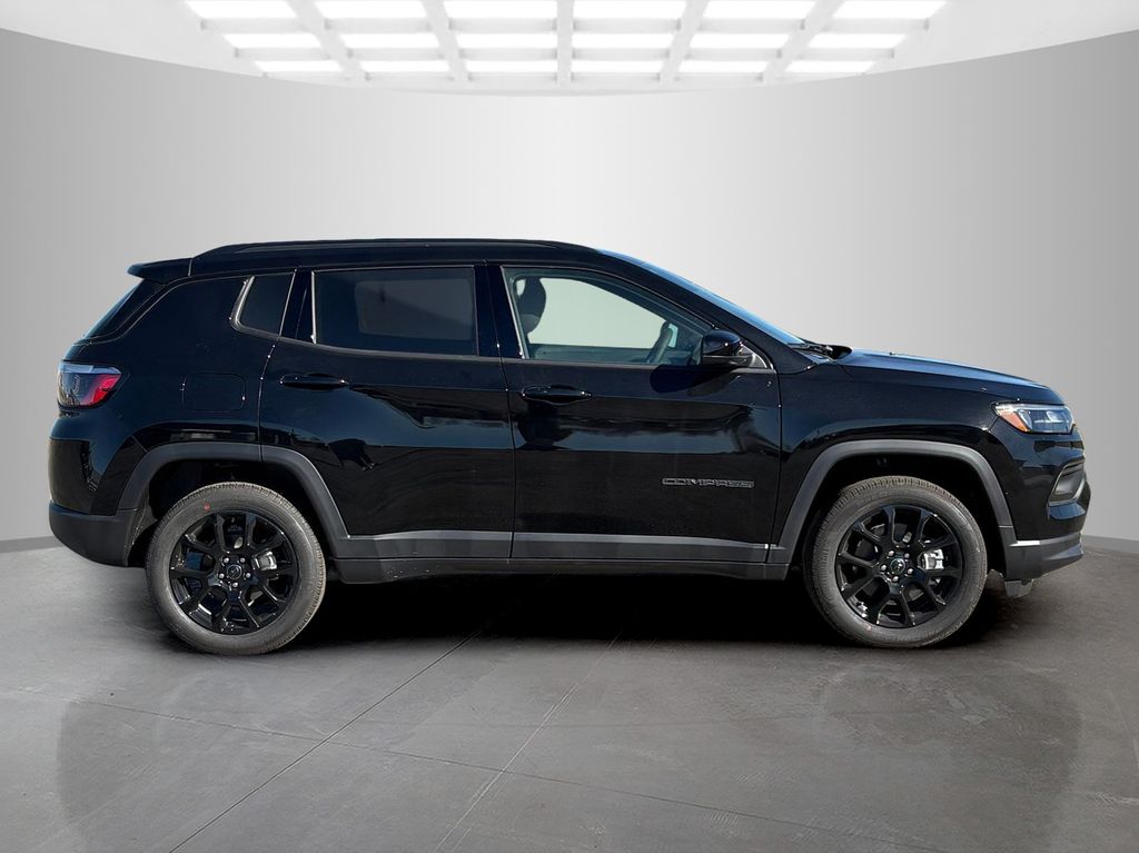 2026 Jeep Compass Latitude Altitude photo 2