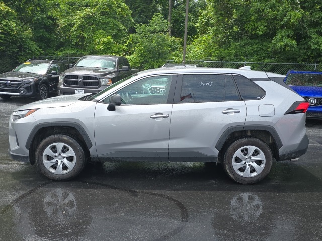 2024 Toyota RAV4 LE photo 5