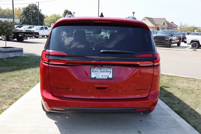 2026 Chrysler Pacifica Limited S Appearance photo 31